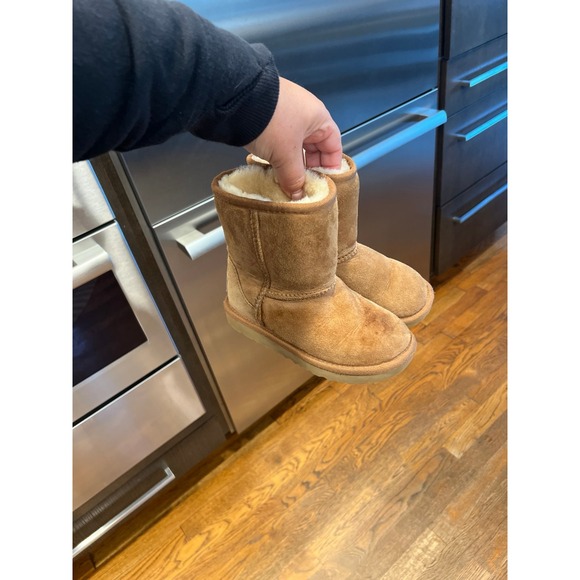 Ugg brown boots girls size 11 - Picture 1 of 6